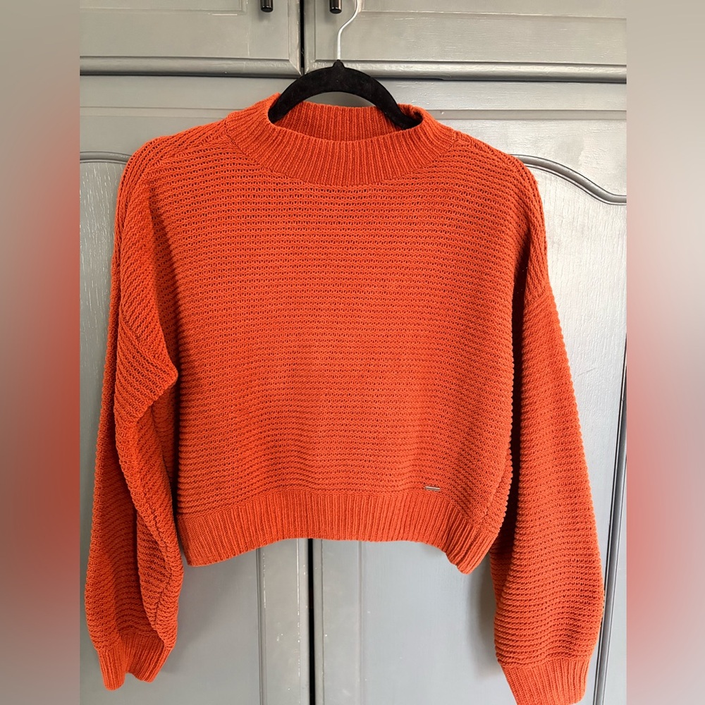 Hollister Cropped Orange Knit Sweater XS Cozy Crewneck Pullover